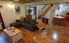 Grand Appartement Neuf Avec Parking Gratuit.